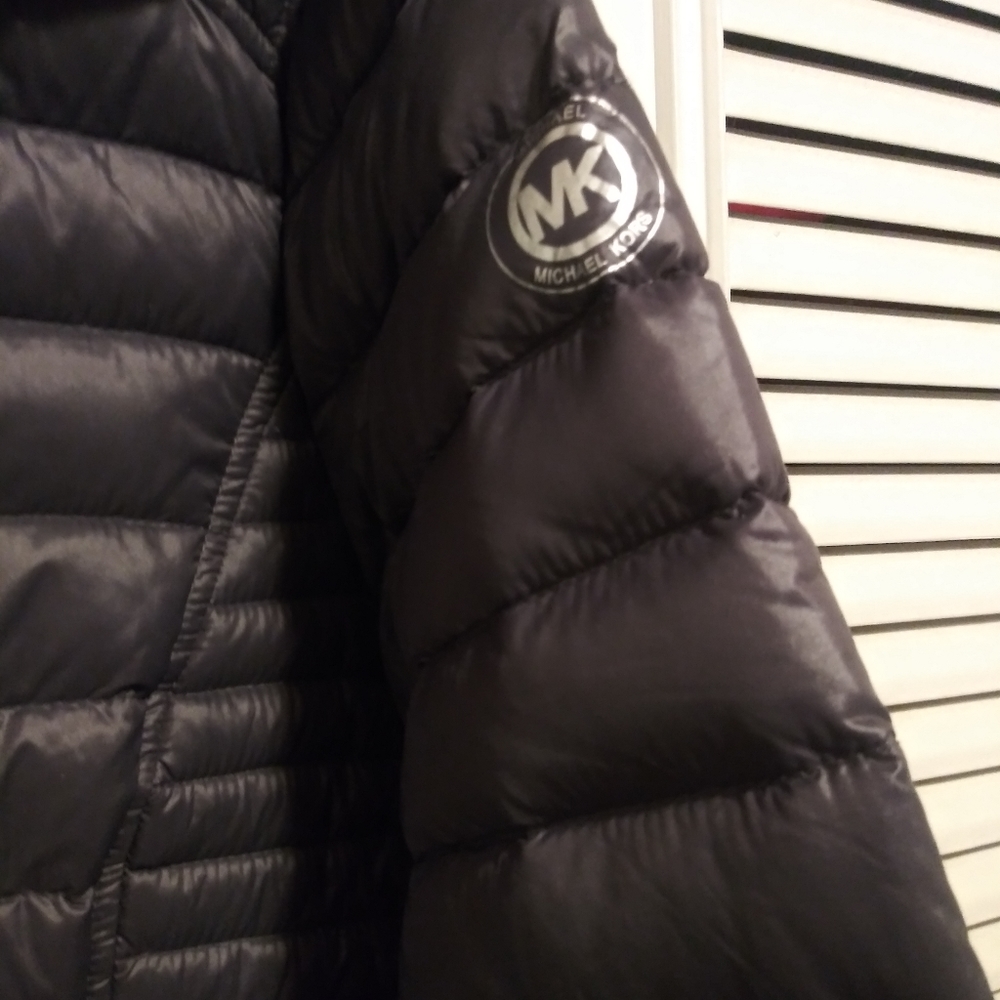 M K packable  jacket - Picture 2 of 3